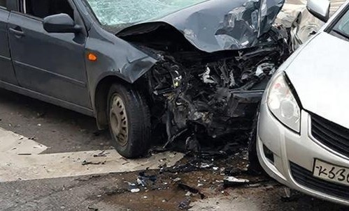 Фото: нейросеть. На трассе Челябинск — Троицк произошла трагическая авария, в результате которой погиб молодой человек.