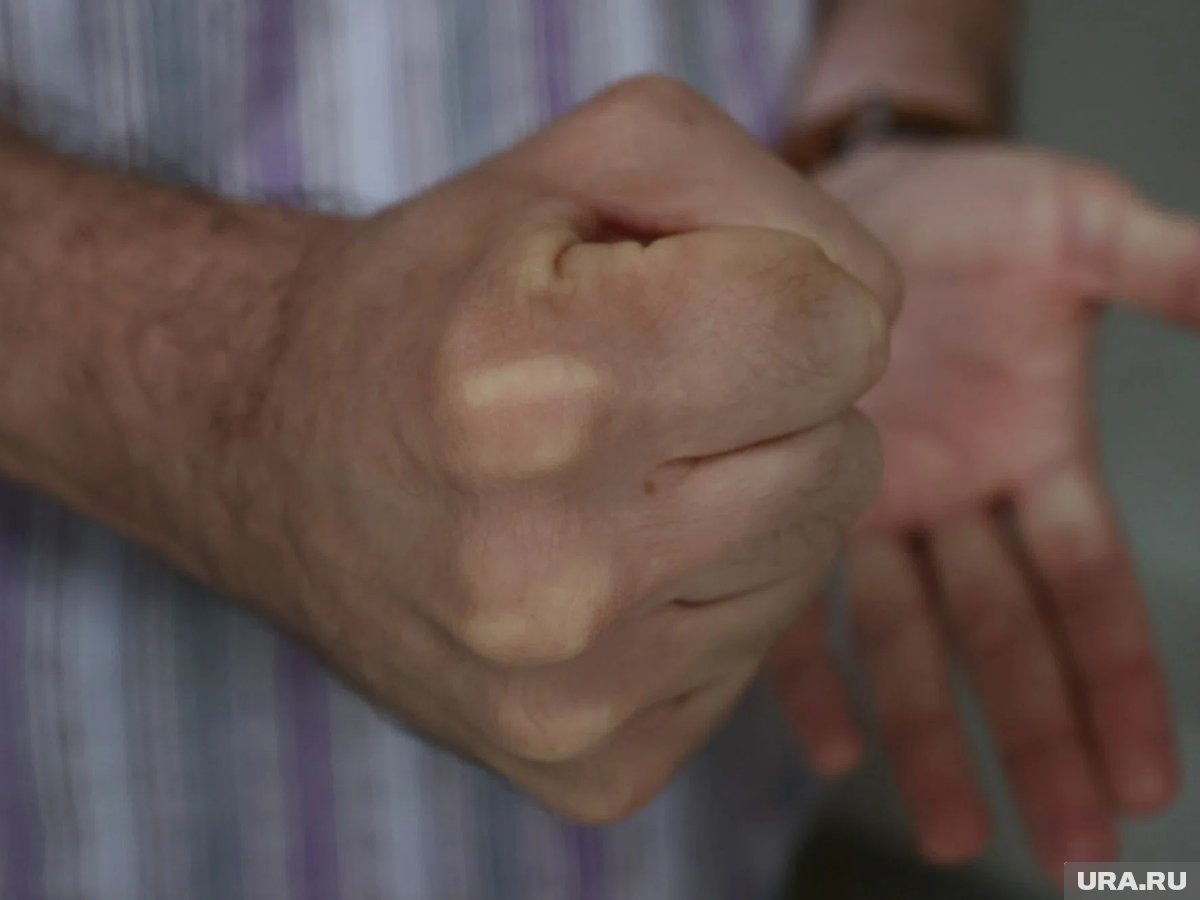     Мужчина в ходе ссоры нанес знакомому не менее 20 ударов руками и ногами