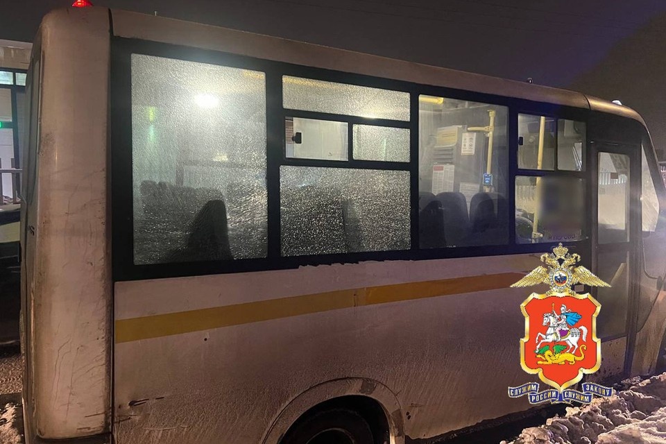    Неизвестные обстреляли из пневматического оружия две маршрутки в Подмосковье. Фото: ГУ МВД России по Московской области