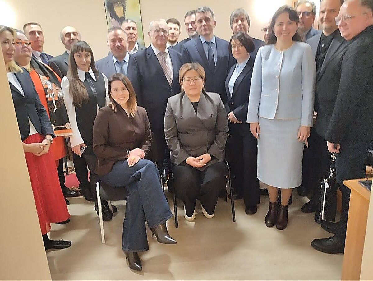 Участники расширенного заседания Правления Международного Союза (Содружества) адвокатов в штаб-квартире МС(С)А.