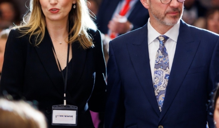 Марина заметила как её муж на свадьбе смотрит  на тамаду. Оказалось это не случайно