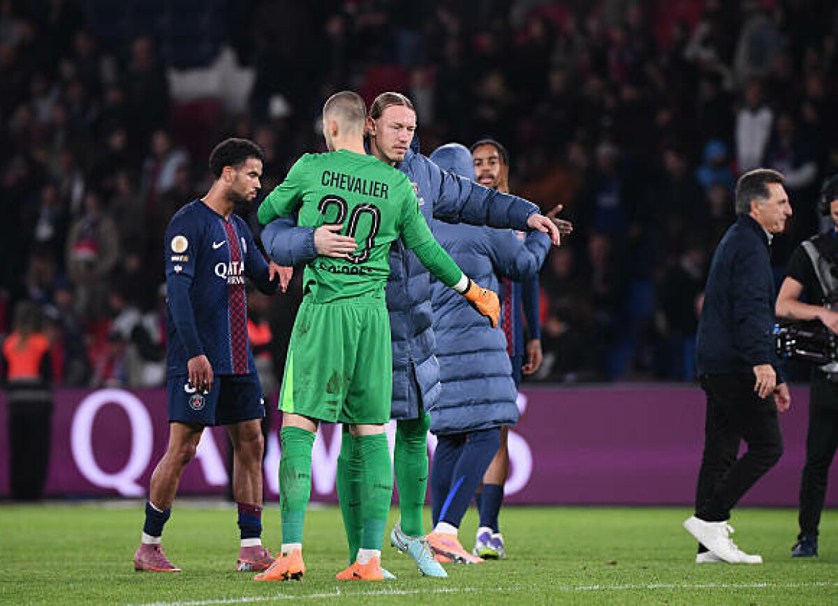     One Football о продолжающем ошибаться Шевалье: он вернулся в состав только из-за травмы Сафонова