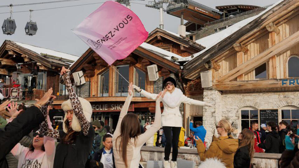     Россияне массово "отменяют" Rendez-Vous после вечеринки в Куршевеле t.me/Rendez-Vous (Рандеву)