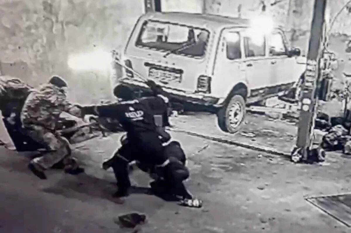    Получили по хребту.