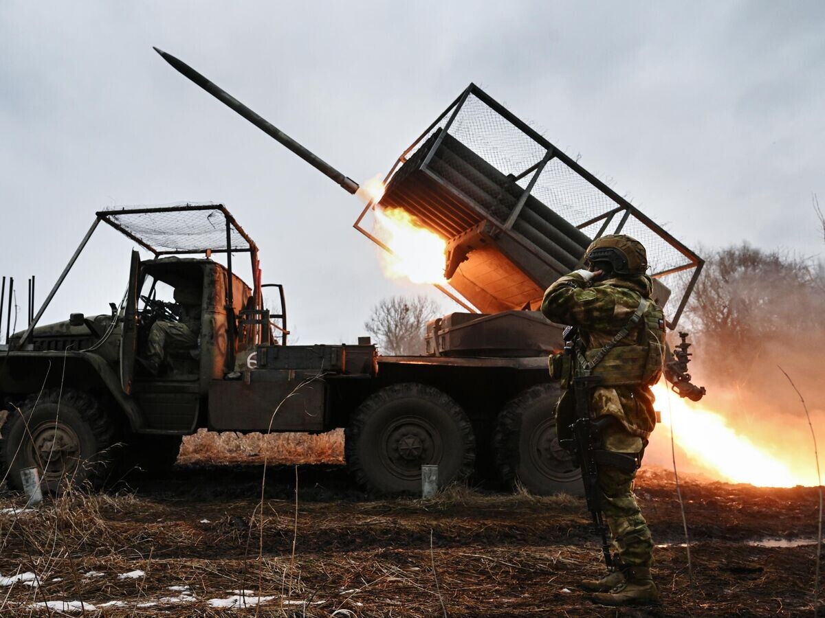    Боевая работа артрасчета РСЗО "Град" на Курском направлении СВО | © РИА Новости / Станислав Красильников