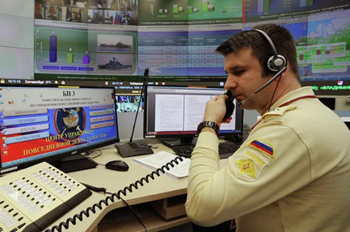 Где-то так выглядит наш оперативный дежурный.  Фото: commons.wikimedia.org