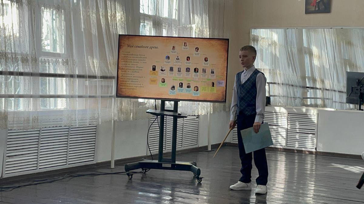 Защита проекта на конкурсе "Ученик Года-2025", где Ваня занял 2-е место н городском этапе.