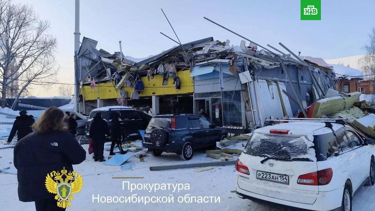    В Новосибирске    из-за    снега рухнула крыша ТЦ