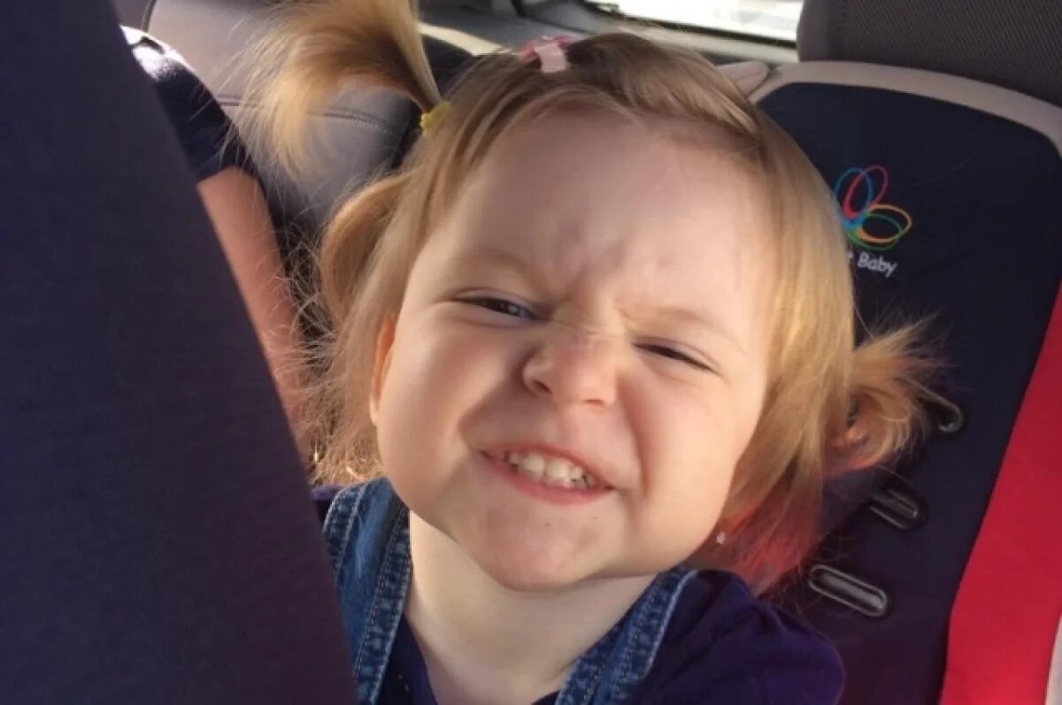    Перевозка пассажира до семи лет возможна только с использованием детского удерживающего устройства - как на переднем, так и на заднем сиденье