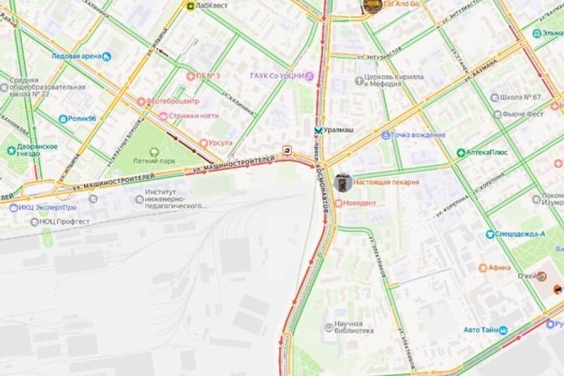    Скриншот с Яндекс.Карт. Пробка на Уралмаше