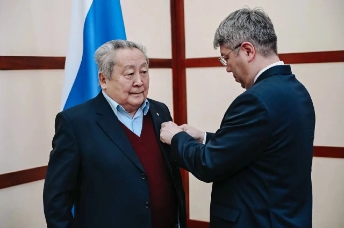    Учёному из Бурятии Арнольду Тулохонову вручили Орден Александра Невского