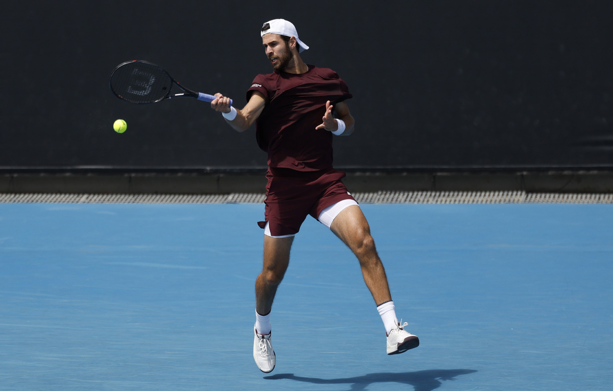   Карен Хачанов  Darrian Traynor/Getty Images
