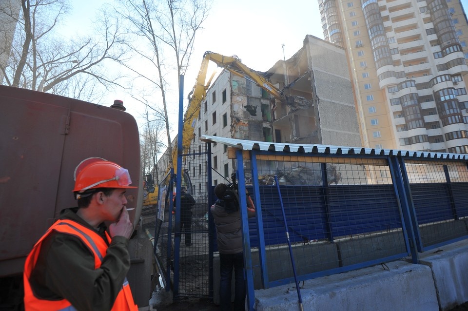    Юрист напомнил, что работодатель вправе наказать сотрудника за слишком частые перекуры. Евгения ГУСЕВА