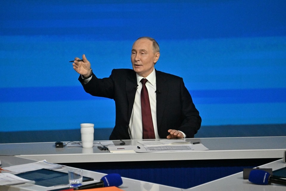    Путин 21 января провел совещание с членами правительства Владимир ВЕЛЕНГУРИН