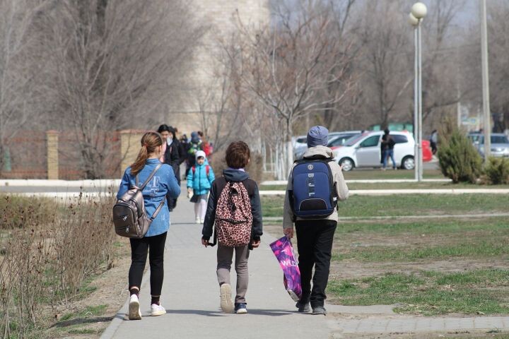 «Эта тайна должна остаться между нами». Мошенники взялись за подростков