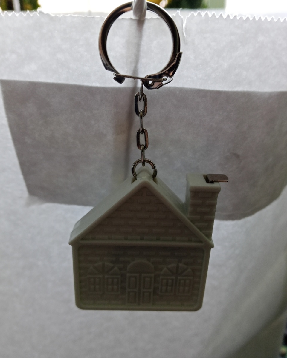 Брелок-рулетка от фирмы-застройщика