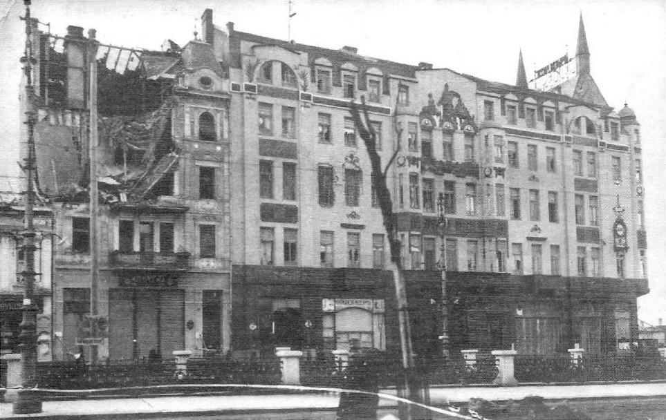 Повреждения возле гостиницы «Москва»