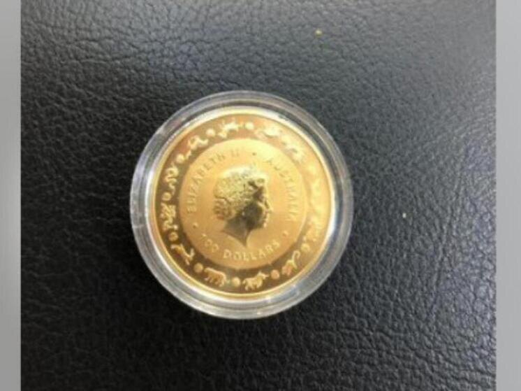     Монета выпущена в 2017 году в честь Года Петуха по восточному календарю. Фото: Авито