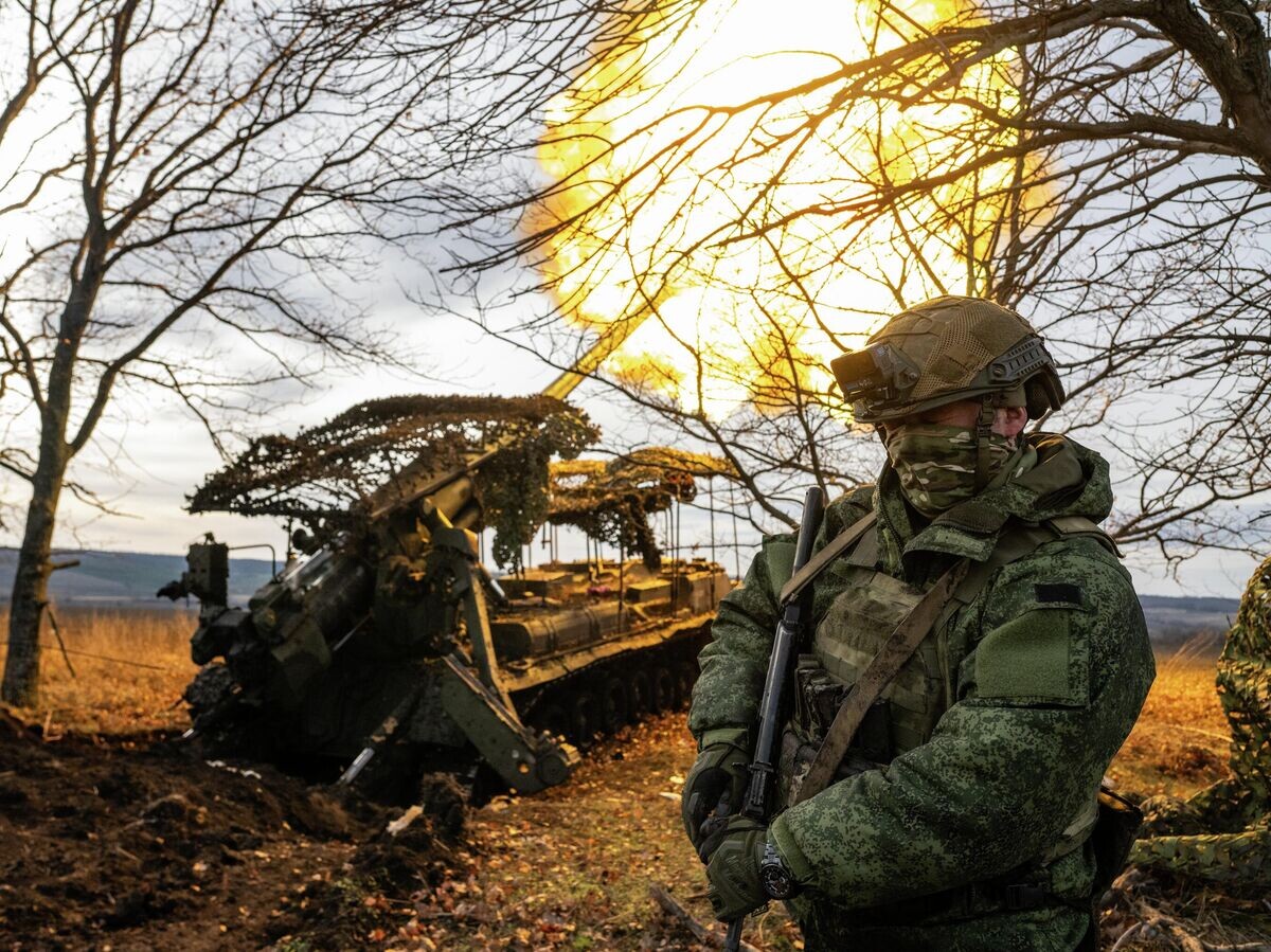    Боевая работа расчета САУ 2С7 "Пион" 45-й артбригады на Купянском направлении | © РИА Новости / Сергей Бобылев