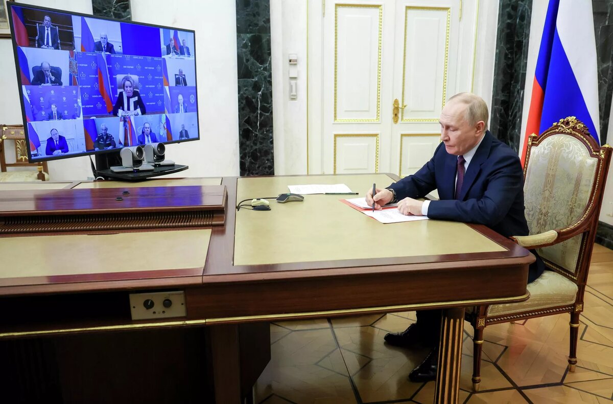 Президент Владимир Путин провел совещание с членами правительства РФ / © POOL