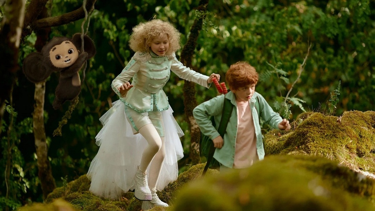 Главные детские роли в картине исполнили Ева Смирнова (Соня) и Илья Кондратенко (Гриша).