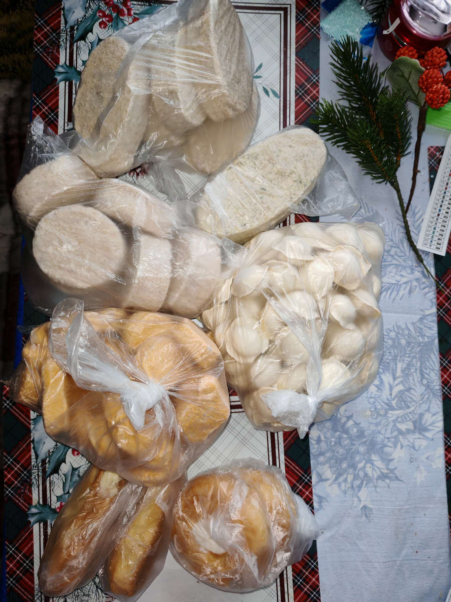 Купила в "Ермолино". Заплатила 1553 р. Полуфабрикатов в на пару месяцев хватит. Впервые купила хашбраун с сыром - это самые длинные "котлетки"