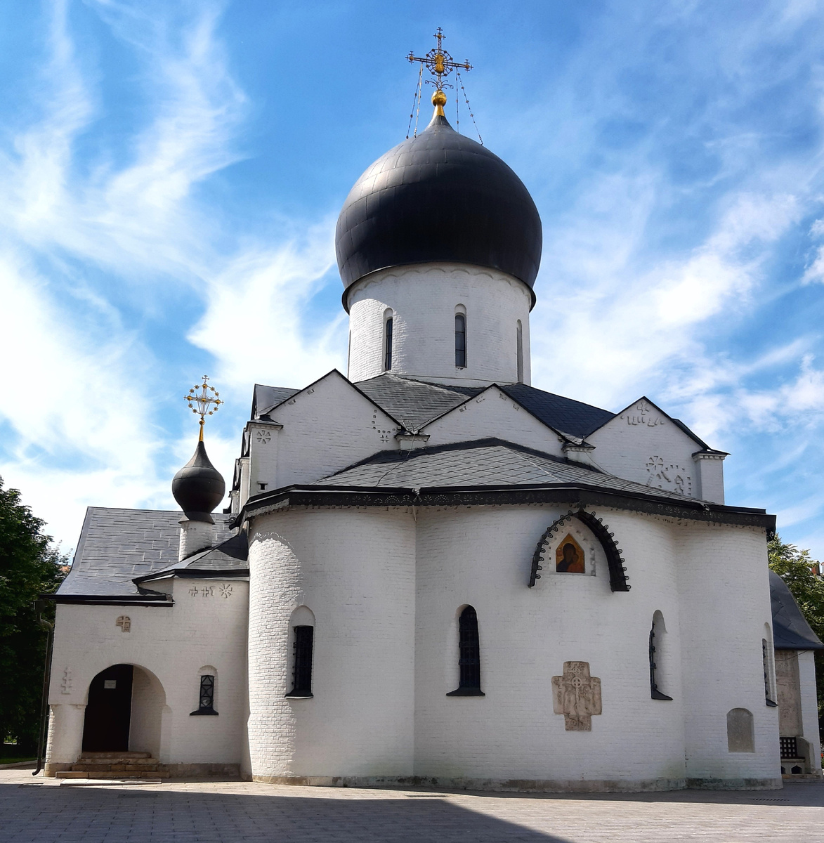 Марфо-Мариинская обитель — самый необычный и молодой монастырь в Москве, на Большой Ордынке.