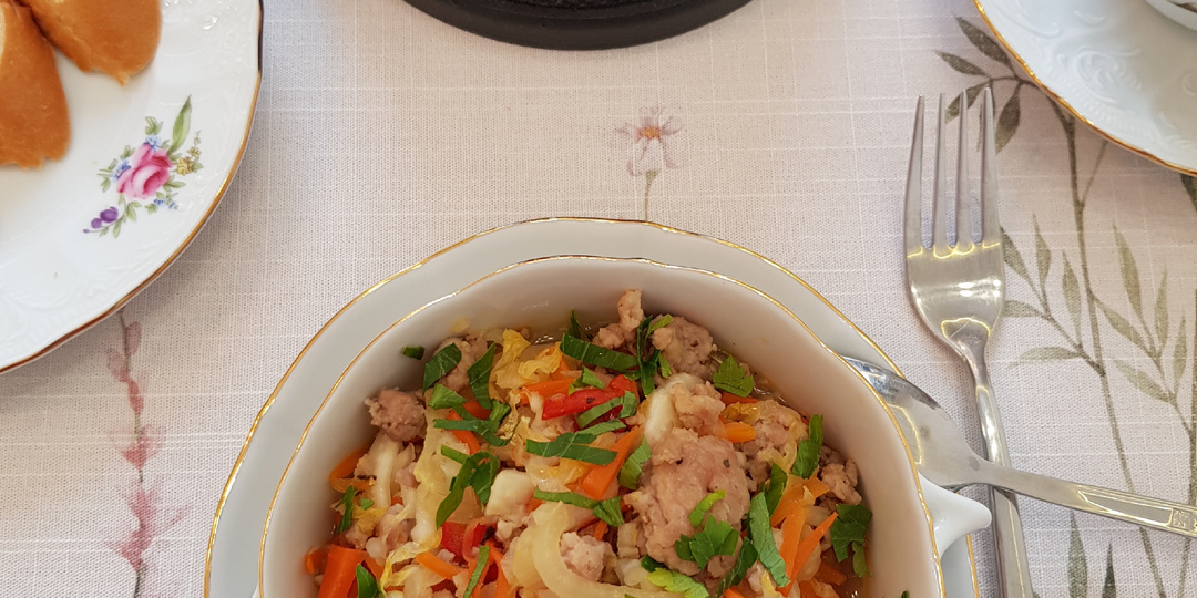 Пекинская капуста тушёная с фаршем