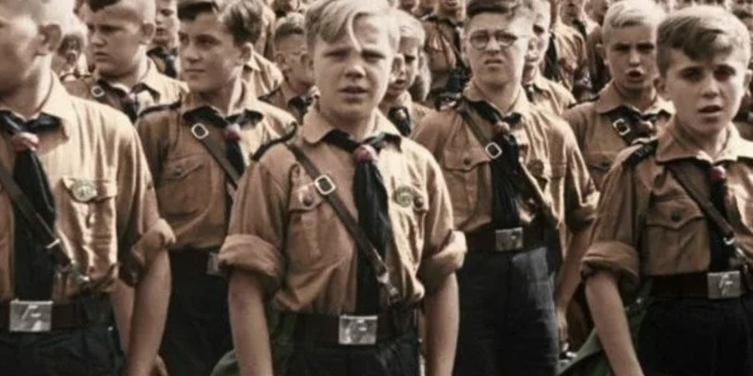 900 тысяч детей в строю: как нацисты превратили детство в оружие
