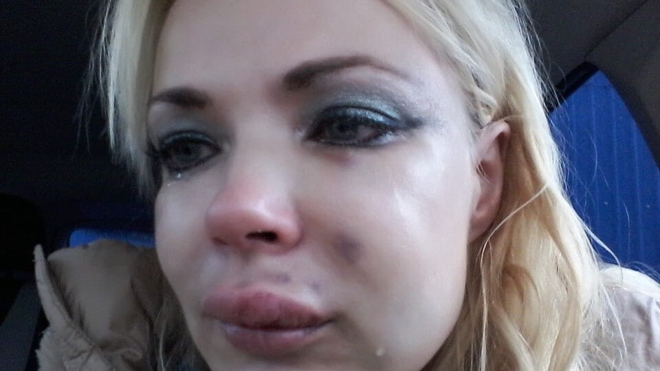 Мыл дочь голым и грозил замужеством в 9 лет: россиянка прячет ребенка от мужа в Иране и рвется домой