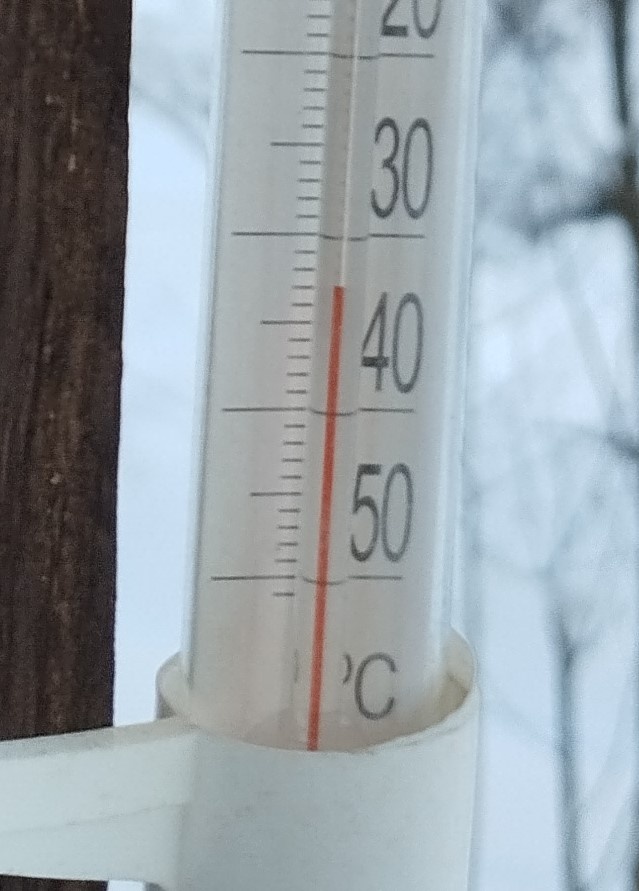 Советский градусник на даче врать не может.