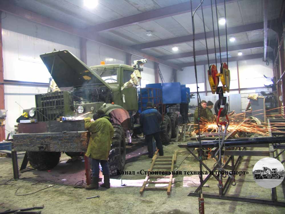 Один из первых тяжелых эвакуаторов с частичной погрузкой на базе КРАЗа, 2006 г. (листайте галерею)