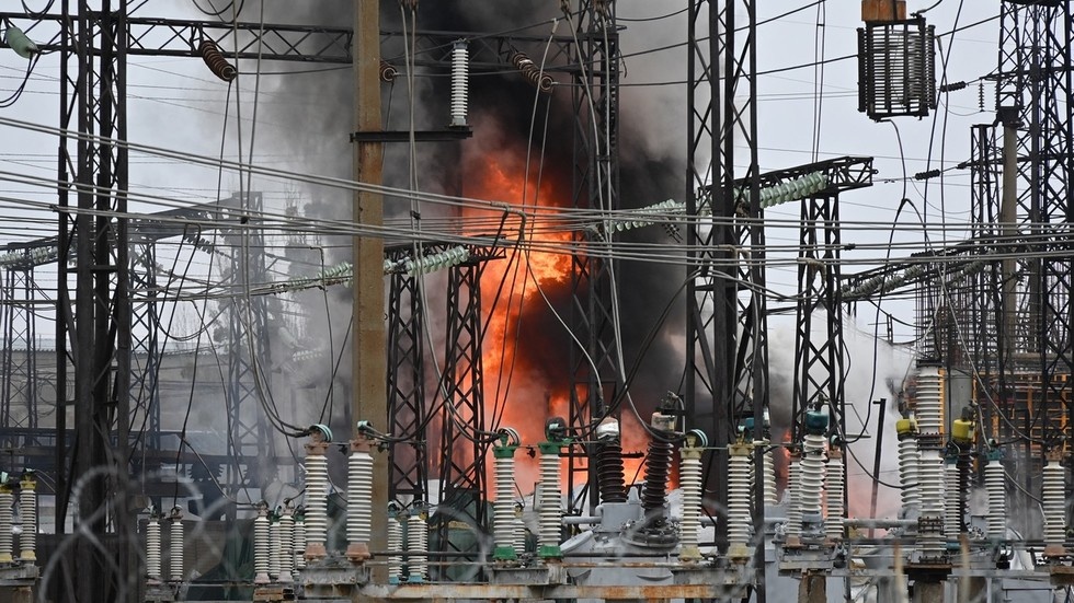 горящая подстанция.  фото: яндекс