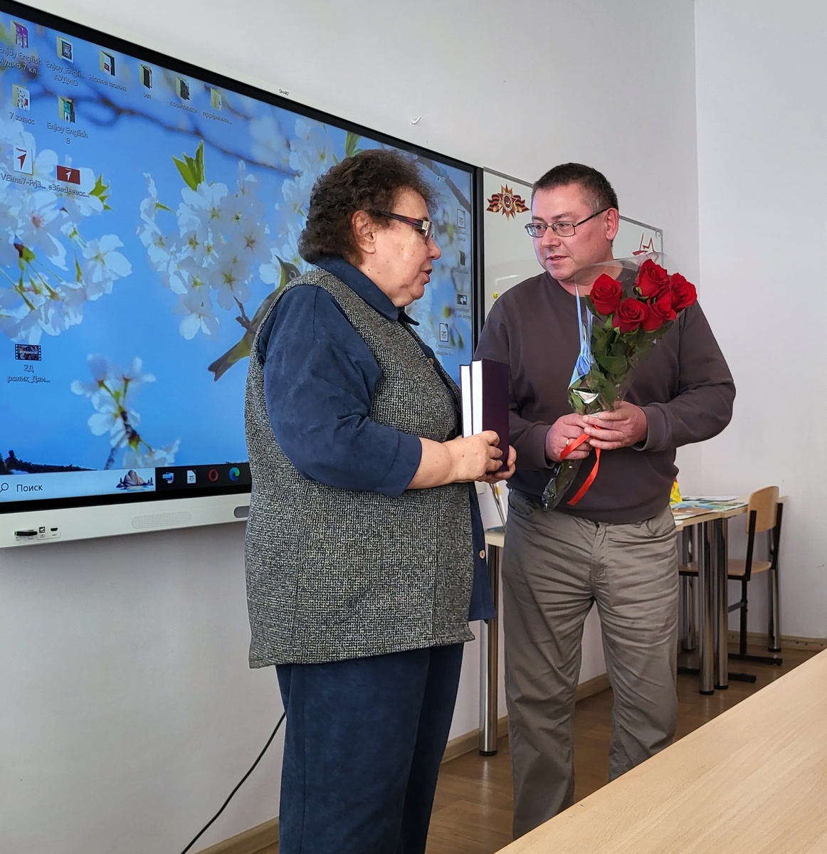 Поздравление Е.С. Наумовой в школе