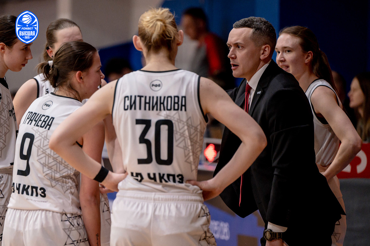 Когда игровые страсти особо накалялись, главные тренеры команд брали такие необходимые тайм-ауты 