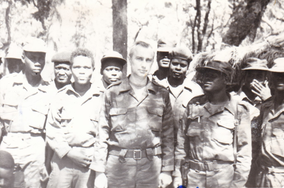 На фото, занятия с ком. рот и батарей перед операцией в 3 военном округе.
