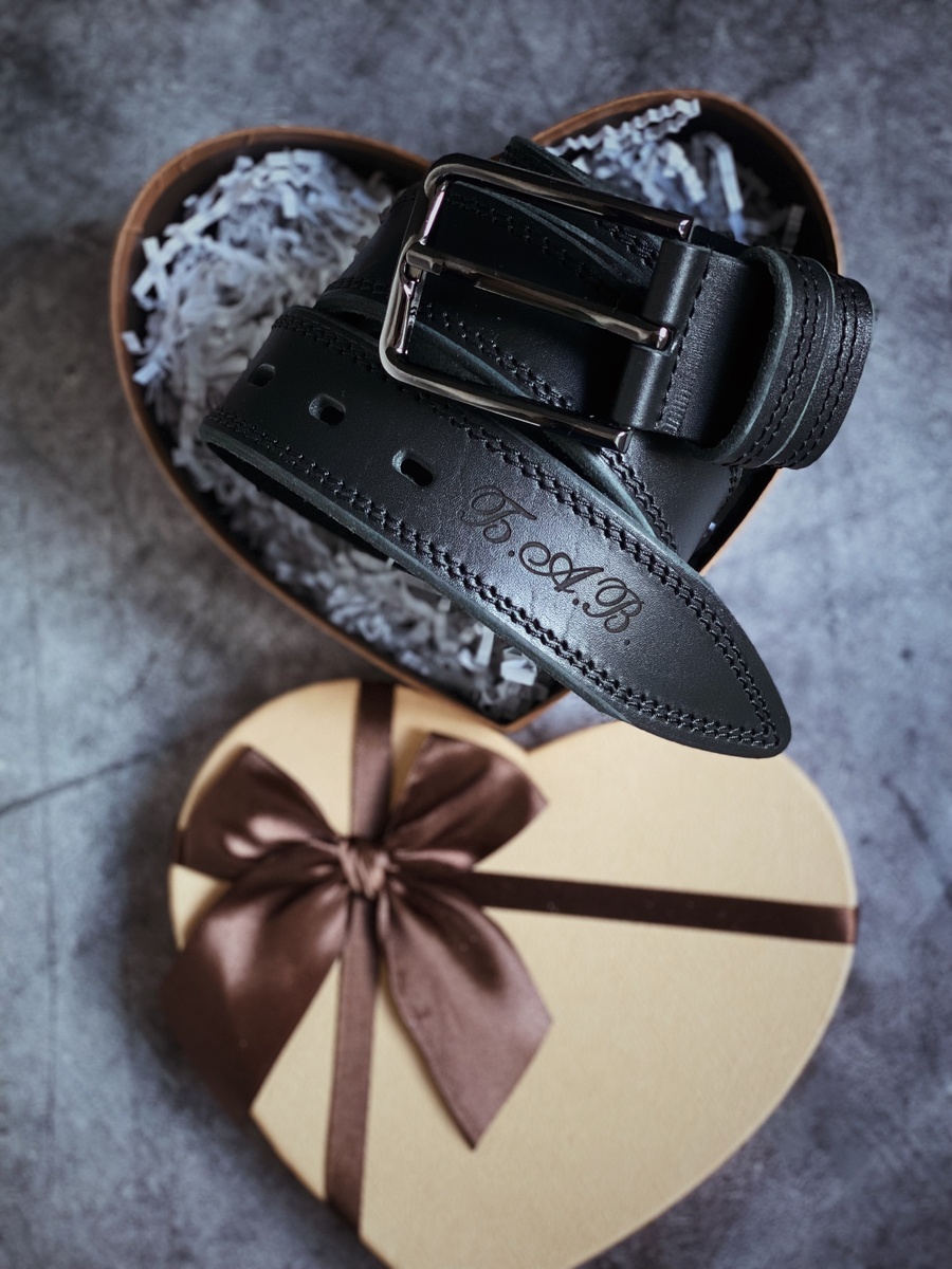 Ремень с гравировкой инициалов