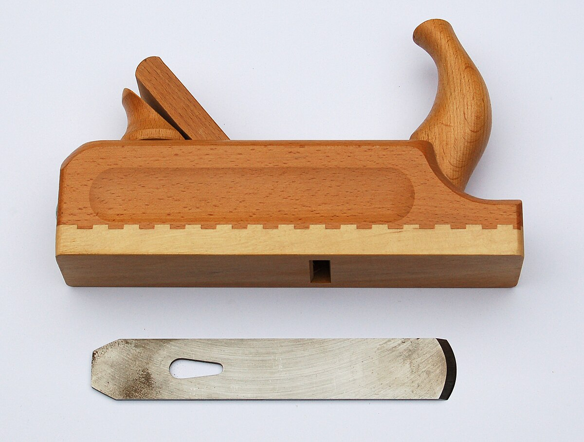 Шерхебель (Schrupphobel). Источник изображения: https://commons.wikimedia.org/wiki/File:Schrupphobel.JPG