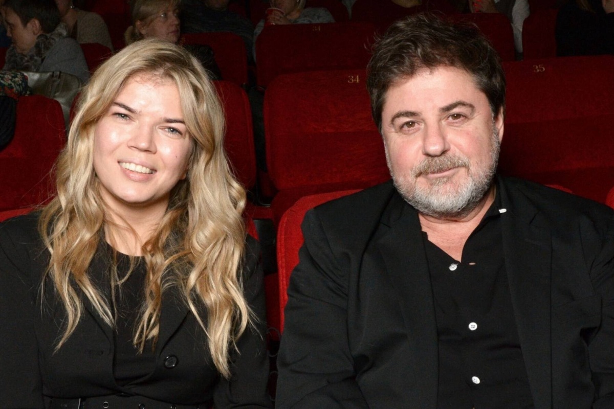     Бывшая жена Александра Цекало тайно вышла замуж в Латвии, где скрывает от шоумена детей