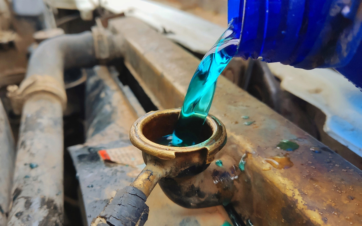 Rystemys / Shutterstock / FOTODOM📷Смешивать антифризы и тосол не рекомендуется