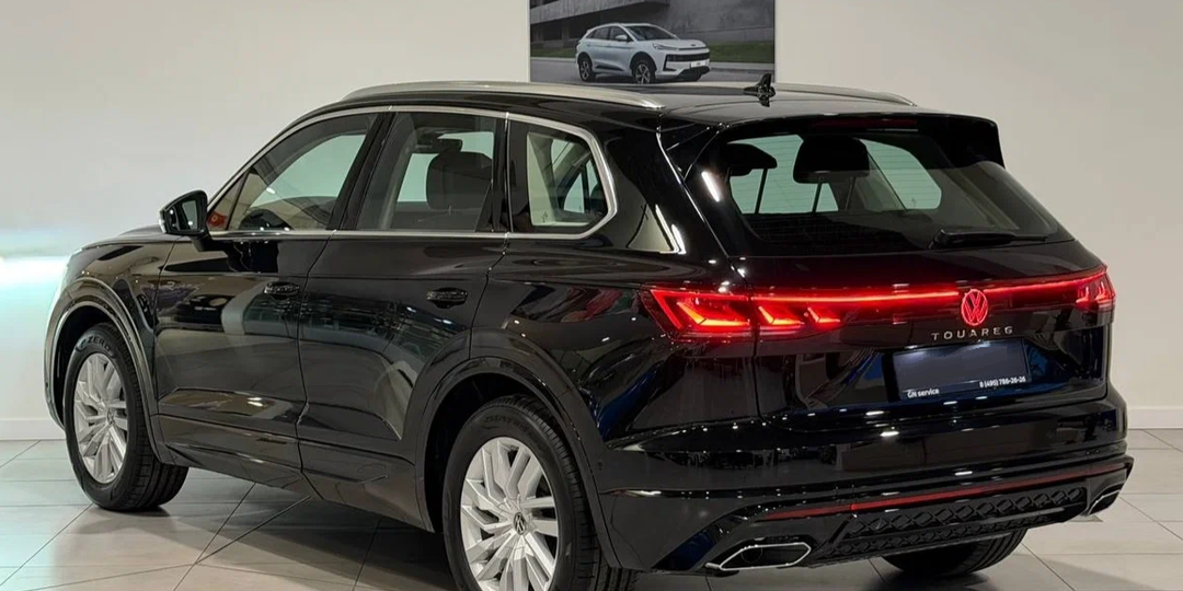 Мотор 2.0 или 3.0 л., полный привод, АКПП. В России начали продавать обновлённые Volkswagen Touareg. Сколько они стоят?