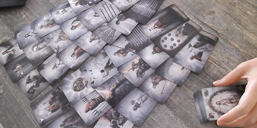 Человек на вас ищет хоть какой-то компромат! зачем ему это?