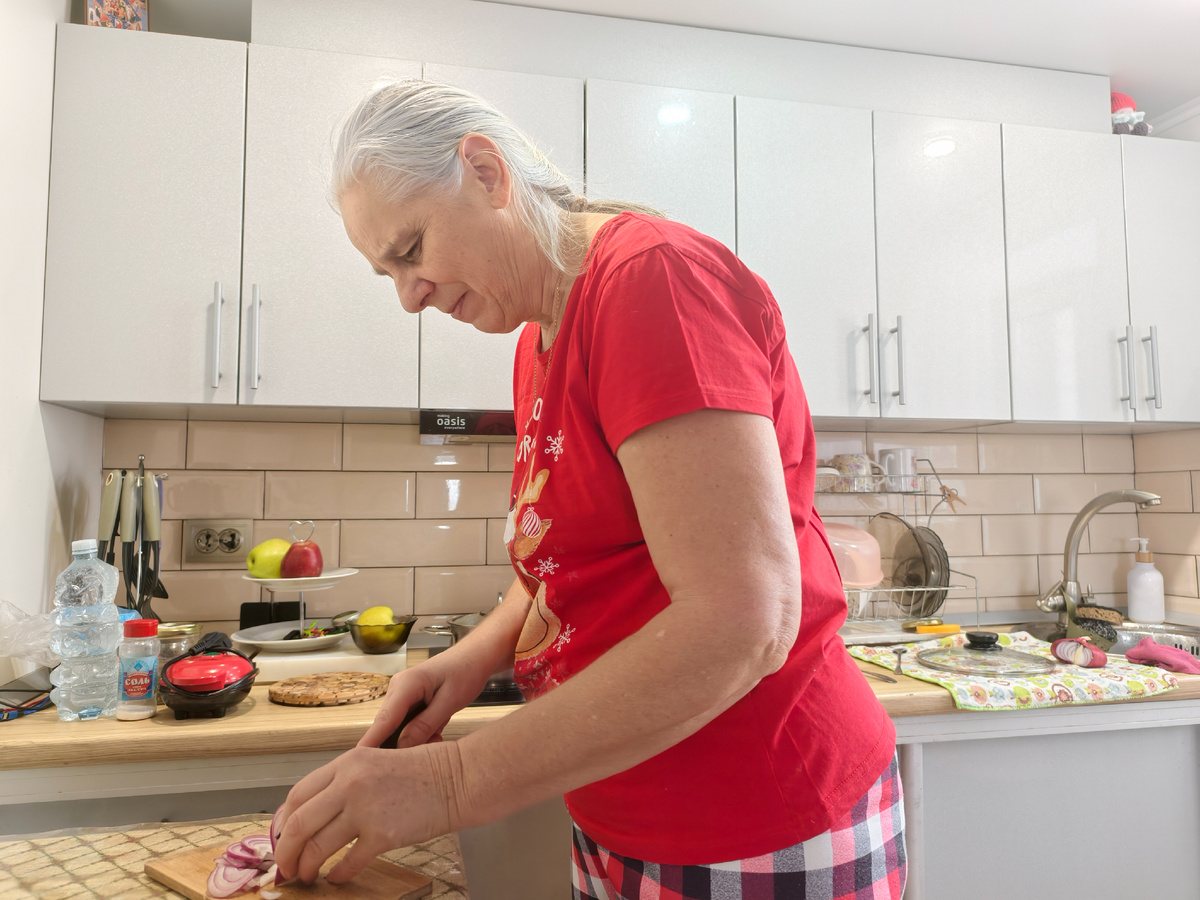 Галя на кухне