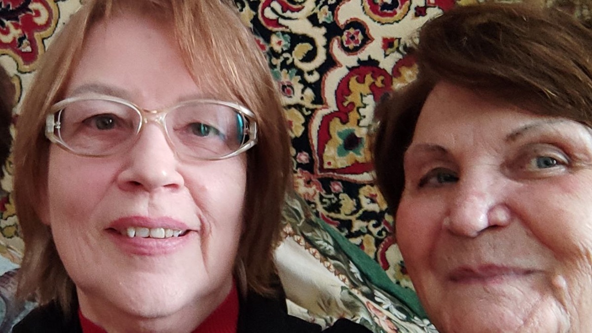 Сделала селфи на новогодних праздниках. Мне 67, Алле Николаевне - 88.