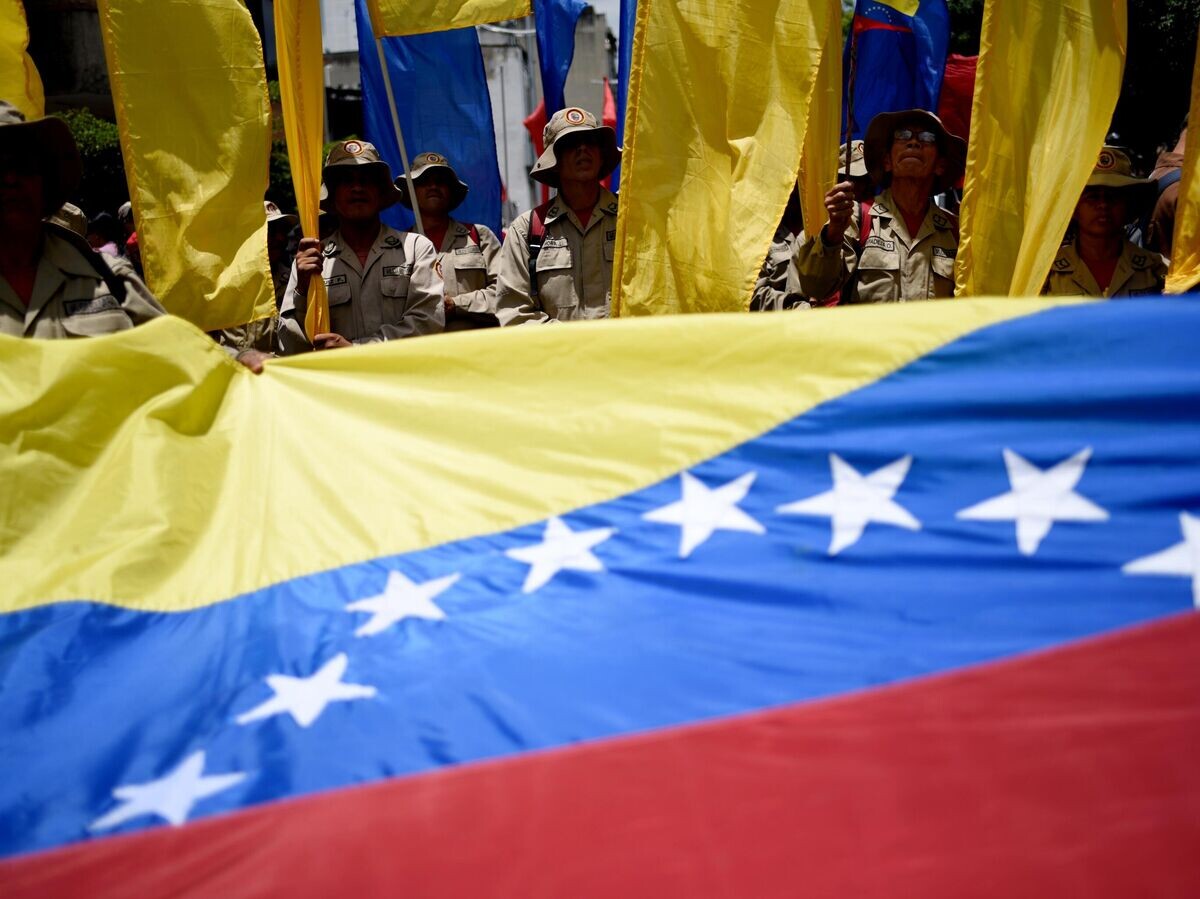    Участники акции протеста против санкционной политики США на одной из улиц Каракаса | © РИА Новости / Каролина Кабрал