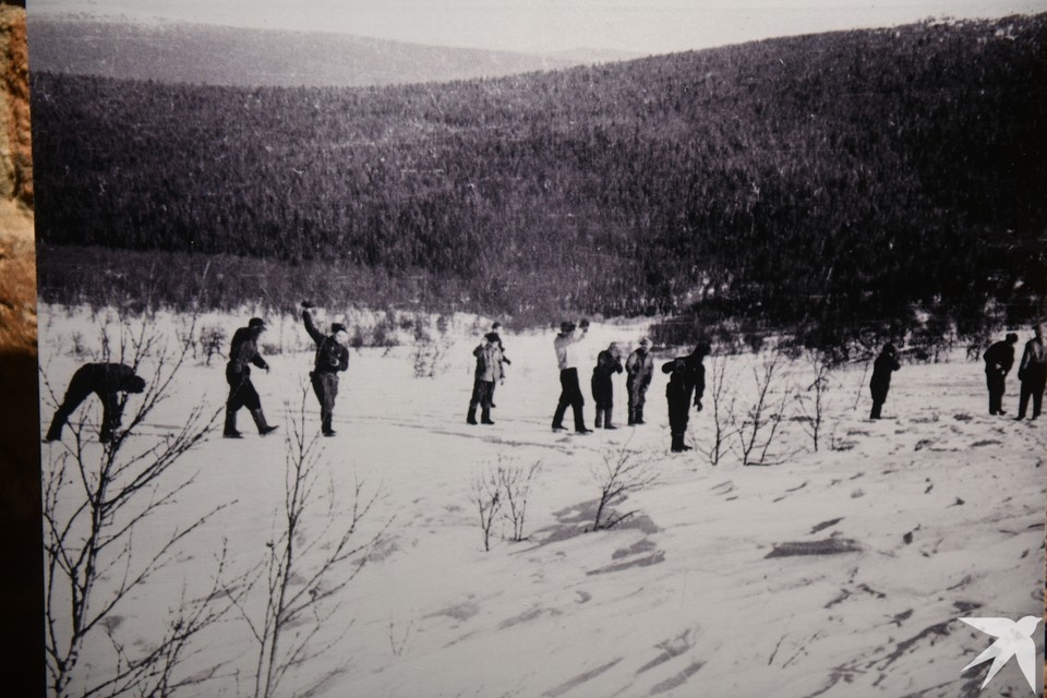    Кадр работы поисковиков, направленных в 1959 году на место исчезновения группы Дятлова Фото: Музей истории Екатеринбурга