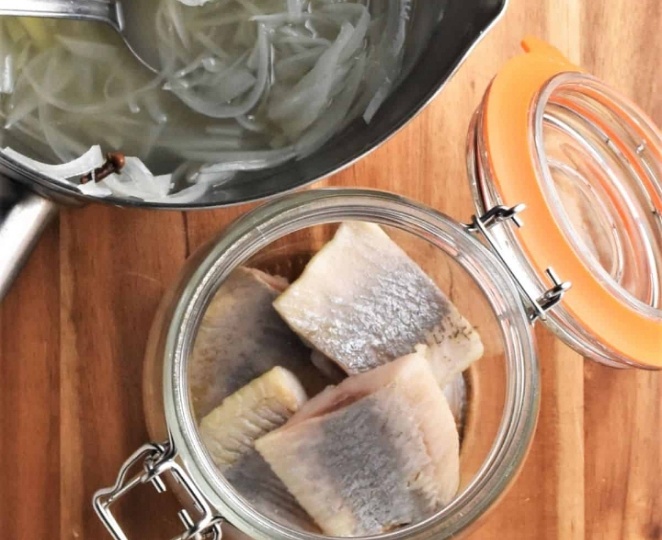 Мариную сельдь по-норвежски, Сюрсильд: идеальный маринад без масла - и вкус. Лучшее, что можно сделать с селедкой - как говорится, ум отъешь