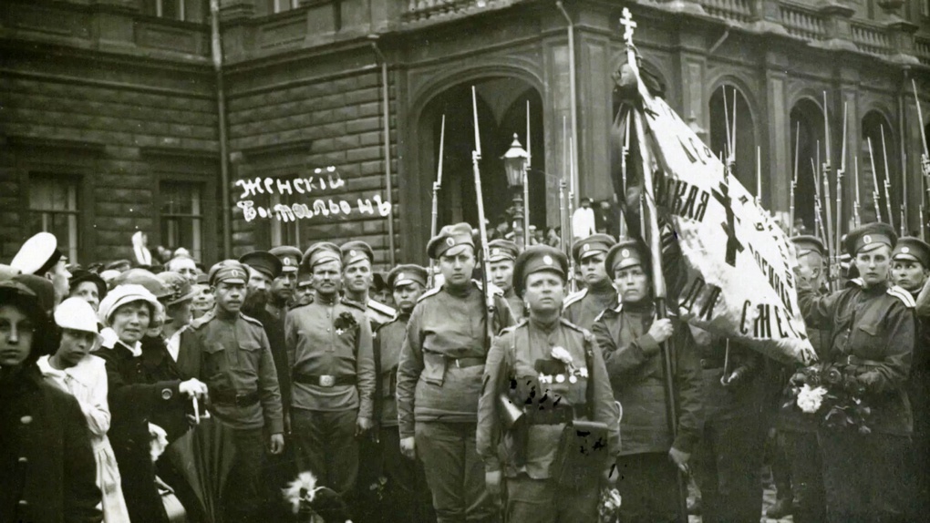 Батальон Бочкаревой (в центре с наградами).