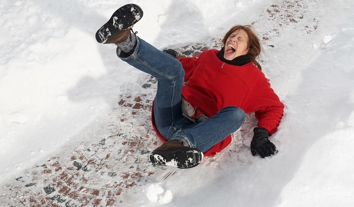    Юрист напомнил россиянам о праве на компенсацию за травмы из-за гололеда и неубранного снега
