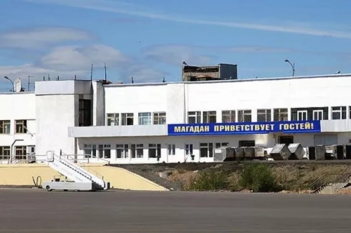    В Магадане самолет при попытке взлета поймал двигателем сильный поток ветра